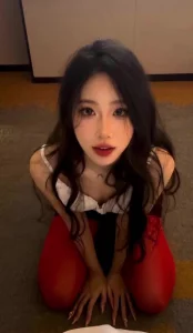 02年大四的骚母狗想一辈子都能吃我的大鸡巴，每天都要吃我精液才能睡