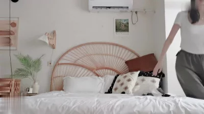 中年大叔酒店重金约炮 身材不错的美少妇各种姿势爆操她