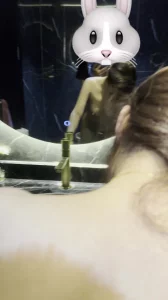 对镜后入极品颜值大奶老婆 看了必撸射